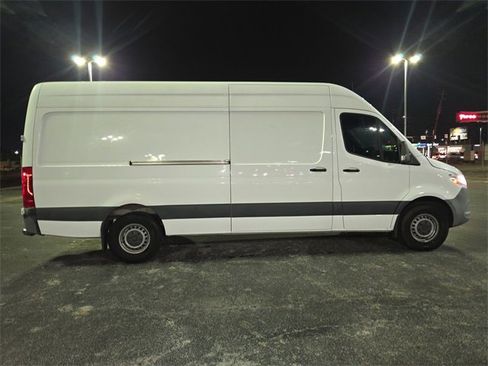 Used 2021 Mercedes-Benz Sprinter 2500 image 9