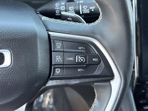 Used 2023 Jeep Grand Cherokee Altitude AWD/4WD image 9
