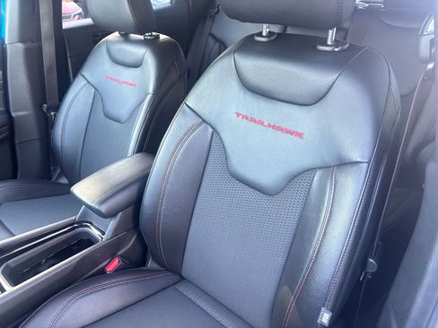 Used 2025 Jeep Compass Trailhawk AWD/4WD image 34