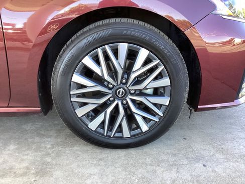 Used 2024 Nissan Altima 2.5 SV FWD image 19
