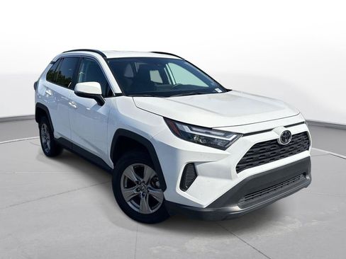 Used 2025 Toyota RAV4 XLE AWD/4WD image 4
