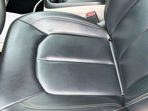 Used 2023 Chrysler Pacifica Touring-L FWD image 20