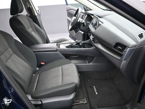 Used 2025 Nissan Rogue SV image 24