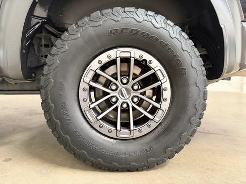 Used 2019 Ford F150 Raptor w/ Equipment Group 802A Luxury AWD/4WD image 10