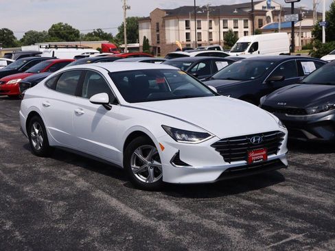 Used 2020 Hyundai Sonata SE FWD image 2
