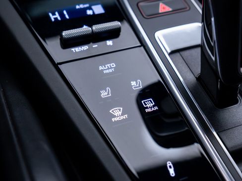 Used 2021 Porsche Cayenne GTS image 28