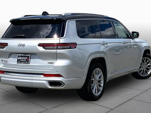 Used 2023 Jeep Grand Cherokee L Summit w/ Luxury Tech Group V AWD/4WD image 18