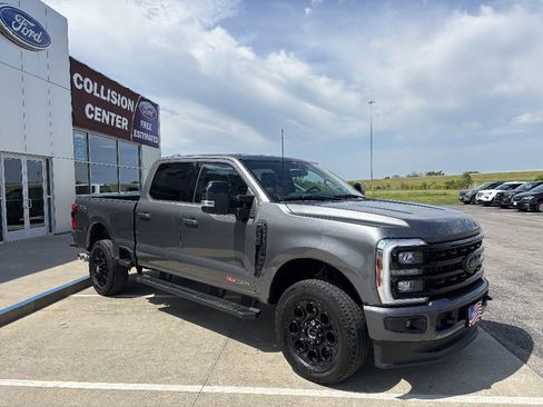 Used 2024 Ford F250 Lariat w/ Black Appearance Package AWD/4WD image 7