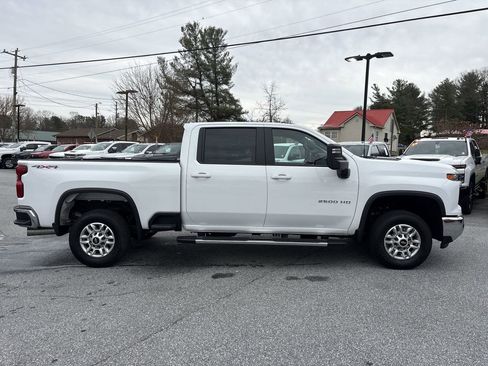 Used 2025 Chevrolet Silverado 2500 LT w/ Convenience Package image 11