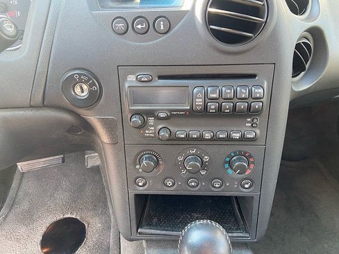 Used 2005 Pontiac Grand Prix GT w/ Leather Trim Package image 14