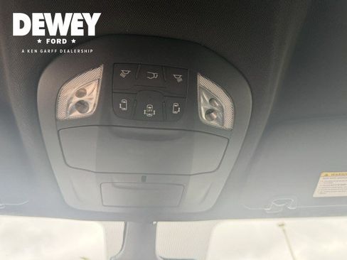 Used 2025 Chrysler Pacifica Select FWD image 19