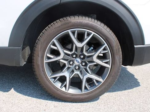 Used 2025 Ford Explorer Platinum w/ Ultimate Package AWD/4WD image 36