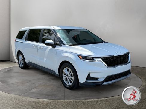 Used 2022 Kia Carnival LX FWD image 1