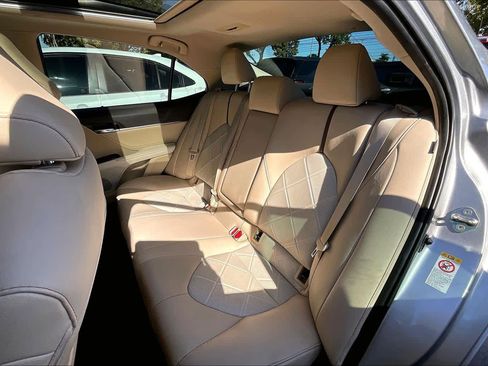 Used 2018 Toyota Camry XLE image 24