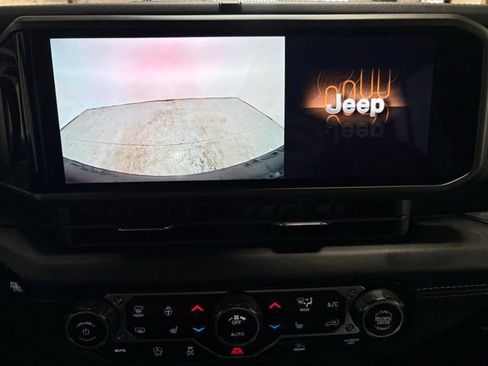 Used 2024 Jeep Wrangler Unlimited Rubicon w/ XTREMEE 35" Tire Package image 18