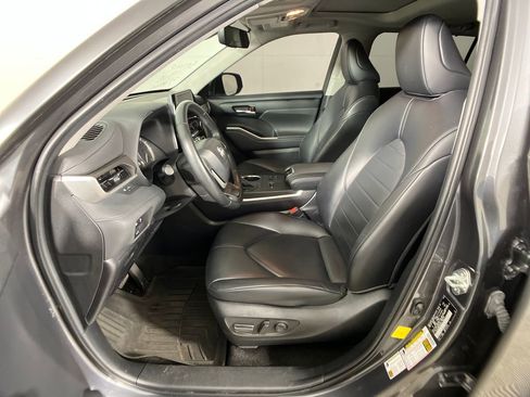 Used 2023 Toyota Highlander L image 27
