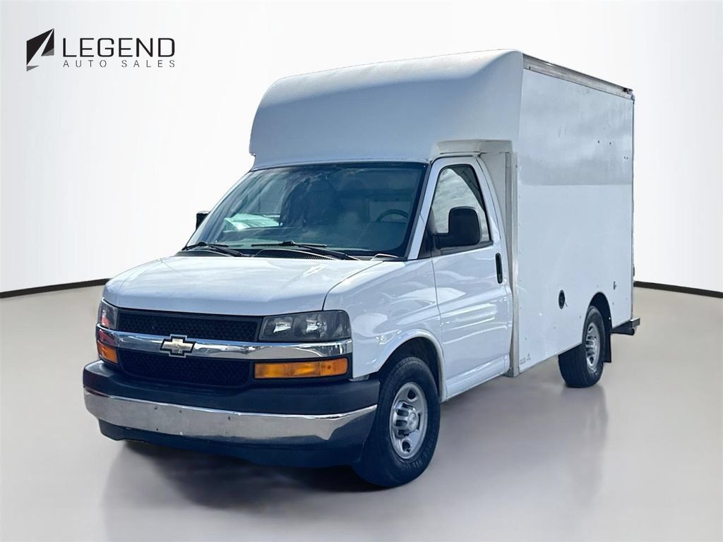 Used 2017 Chevrolet Express 3500 w/ Chrome Appearance Package RWD image 1