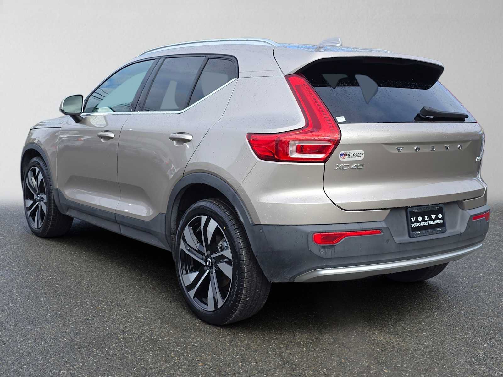 Certified 2024 Volvo XC40 B5 Plus w/ Protection Package Premier AWD/4WD image 6