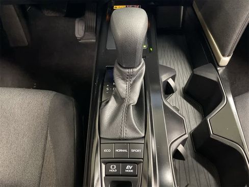 Used 2025 Toyota Camry LE image 28