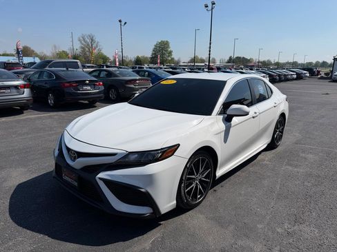 Used 2021 Toyota Camry SE image 8