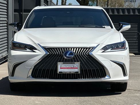 Used 2019 Lexus ES 300h Ultra Luxury w/ Accessory Package 2 FWD image 11