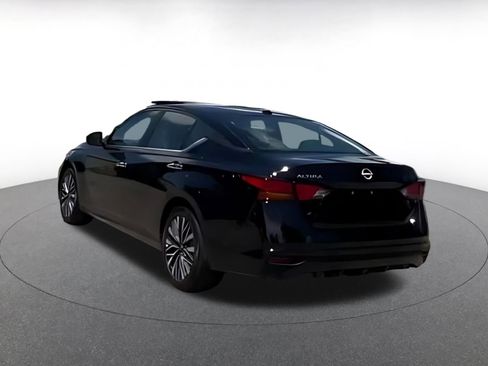Used 2025 Nissan Altima 2.5 SV FWD image 16