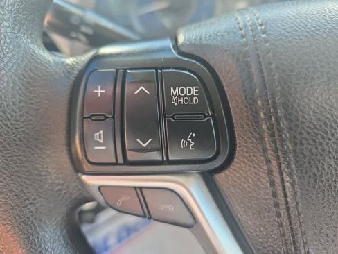 Used 2020 Toyota Sienna L image 19