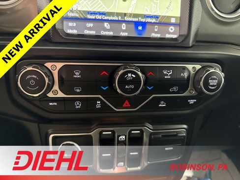 Used 2023 Jeep Wrangler Sahara image 30