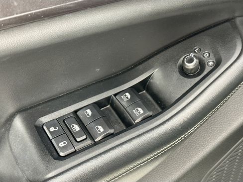 Used 2023 Jeep Grand Cherokee L Laredo image 17