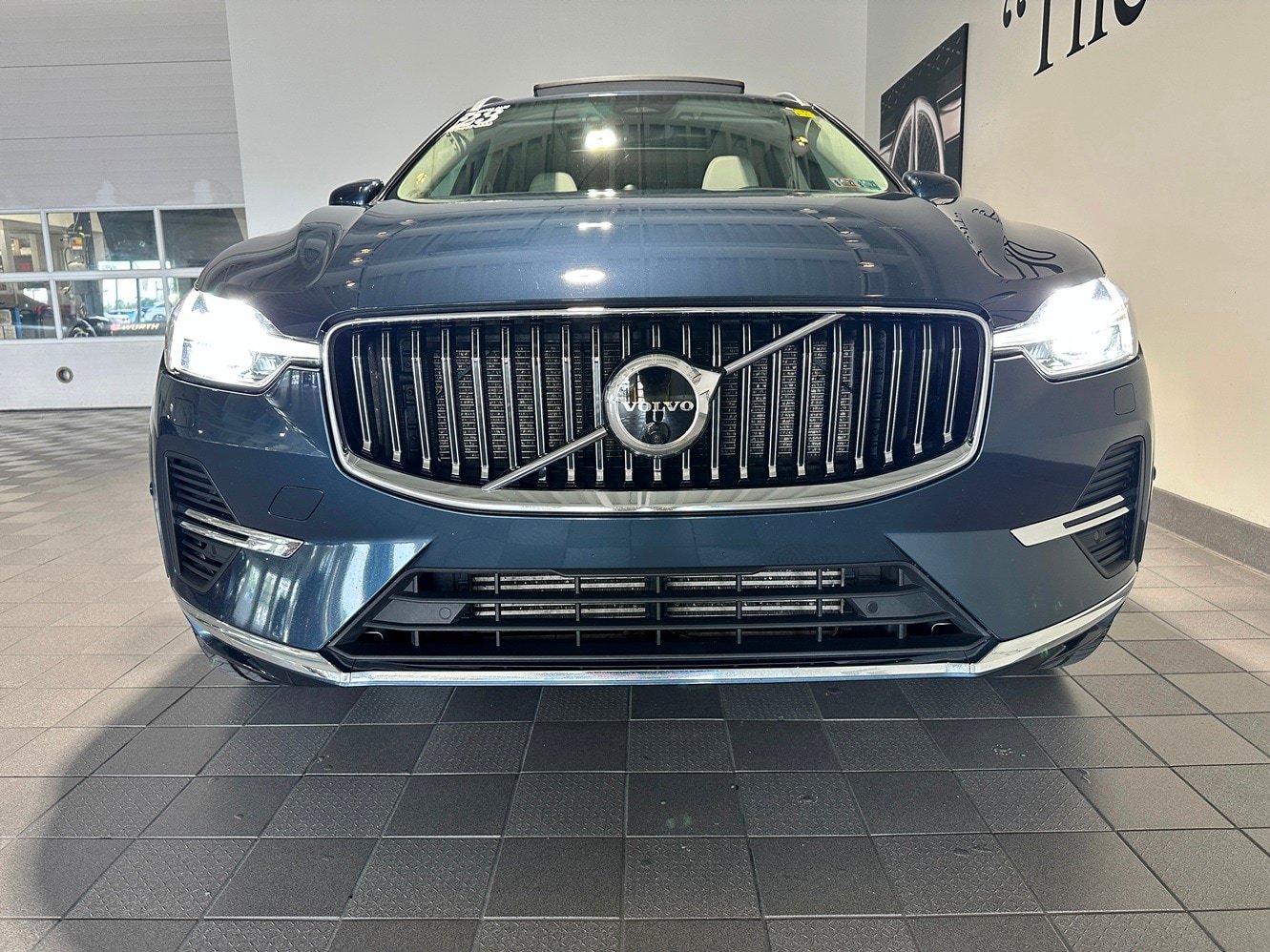 Used 2023 Volvo XC60 T8 Ultimate AWD/4WD image 2