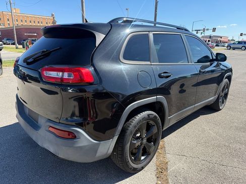 Used 2015 Jeep Cherokee Latitude w/ Comfort/Convenience Group AWD/4WD image 16
