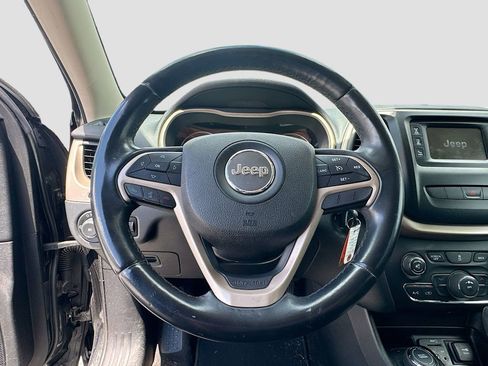 Used 2014 Jeep Cherokee Latitude AWD/4WD image 11
