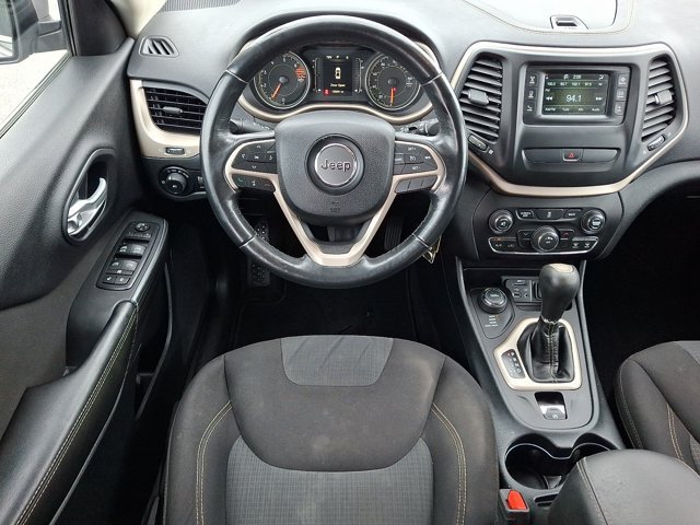 Used 2016 Jeep Cherokee Latitude AWD/4WD image 14
