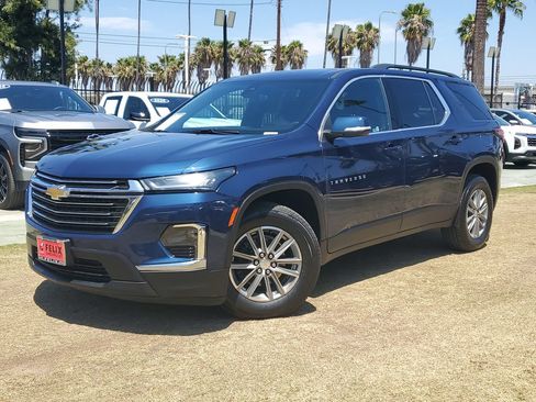 Used 2023 Chevrolet Traverse LT FWD image 1
