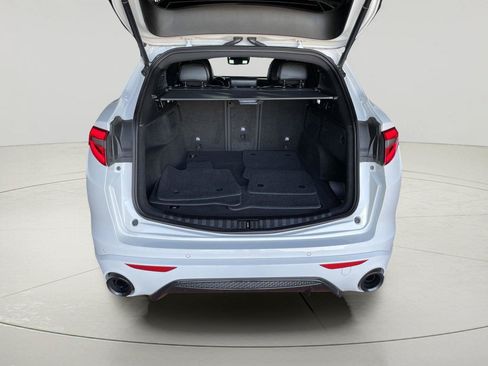 Used 2023 Alfa Romeo Stelvio Veloce AWD/4WD image 9