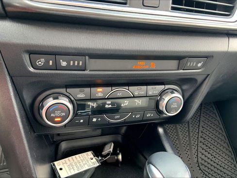 Used 2018 MAZDA MAZDA3 Grand Touring w/ Premium Equipment Package FWD image 33