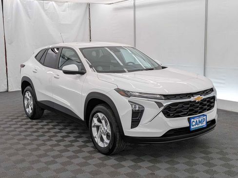 New 2026 Chevrolet Trax LS w/ LS Convenience Package FWD image 8