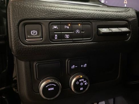 Used 2023 GMC Yukon XL Denali image 36