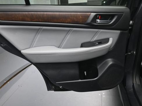 Used 2018 Subaru Outback 3.6R Limited AWD/4WD image 22