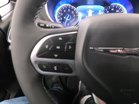 New 2026 Chrysler Pacifica Select AWD/4WD image 15
