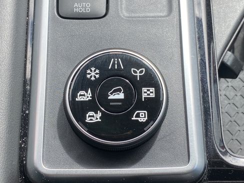 Used 2024 Nissan Pathfinder SL AWD/4WD image 36