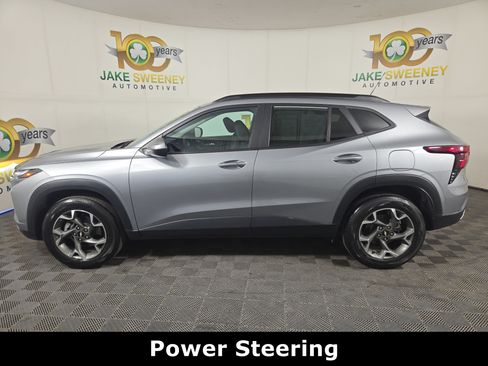 Certified 2024 Chevrolet Trax LT w/ Sunroof Package FWD image 4