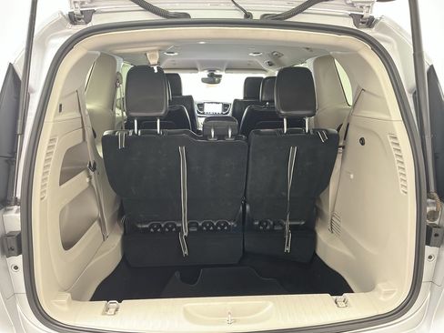 Used 2024 Chrysler Pacifica Touring-L image 28