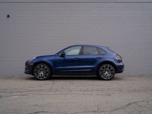 Used 2026 Porsche Macan AWD/4WD image 2