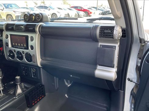 Used 2007 Toyota FJ Cruiser 4WD image 18