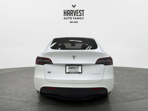 Used 2024 Tesla Model Y Long Range AWD/4WD image 5