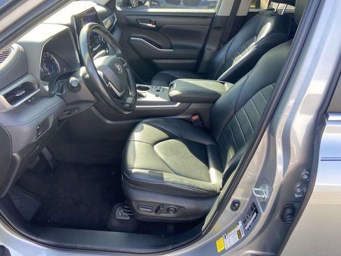 Used 2023 Toyota Highlander XLE FWD image 16