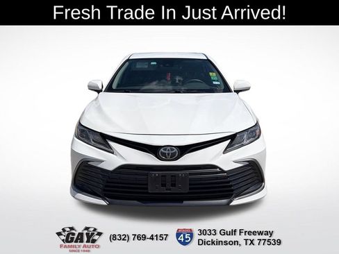 Used 2022 Toyota Camry LE w/ Convenience Package FWD image 2