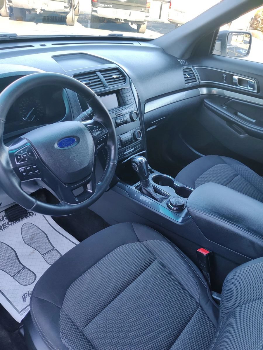 Used 2018 Ford Explorer XLT AWD/4WD image 17