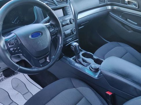 Used 2018 Ford Explorer XLT image 17